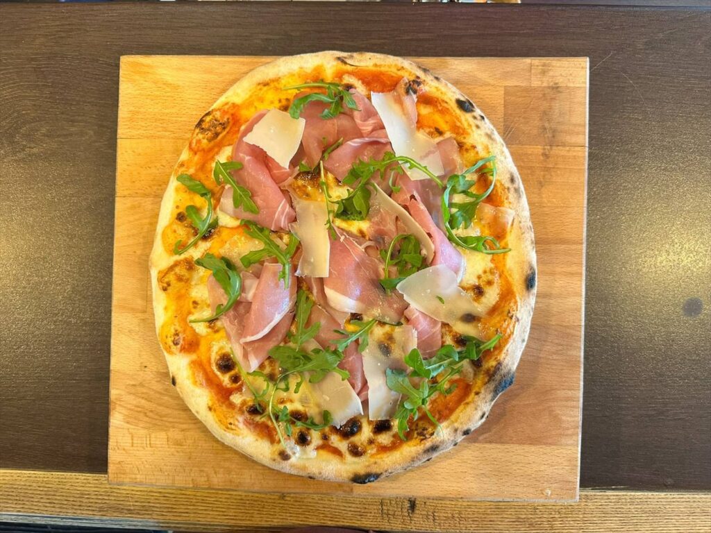 Pizza Parma au jambon de Parme et roquette, Mama Pizza Valdahon